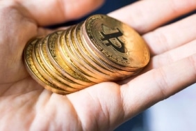 104844369-GettyImages-872408804-bitcoin.1910x1000