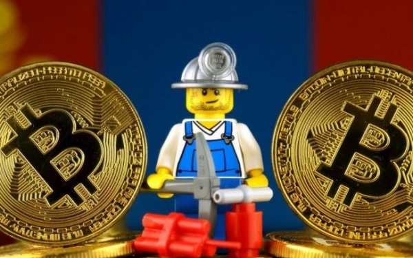 ABD'li dev şirket Bitcoin madenciliğine soyunuyor!