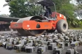 Tam 1,069 Bitcoin madenciliği donanımı dev aracın altında…