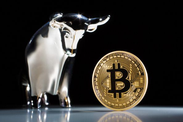 Bitcoin balinaları devasa miktarda BTC topladı, FED’i bekliyorlar