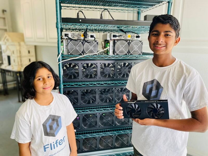 Bitcoin madenciliği ile aylık 35,000 dolar kazanan iki çocuk