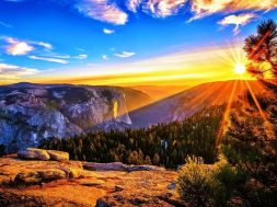 sunrise-in-the-mountains-min