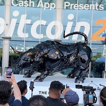 İşte, Wall Street Boğası’na karşı yeni Bitcoin boğası