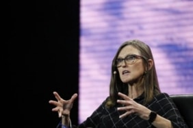 cathie-wood-bitcoin-alan-unlu-koinmedya-com