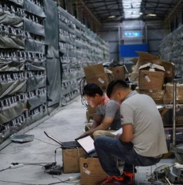 bitcoin-mining-farm-e1633844578219