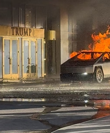 trump-musk-cybertruck